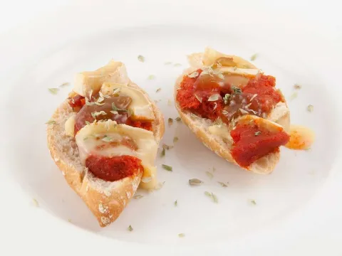 Torradeta de sobrasada, Reblochon y mermelada de higos
