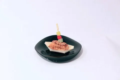 Pasta de Hojaldre Rellena de Jamón con Mermelada de Cerveza y Melón Tricolor