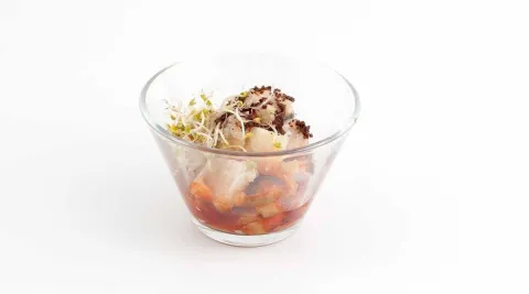 Chupito de bacalao con olivada y germinado de brócoli Chupito de bacalao con olivada y germinado de brócoli