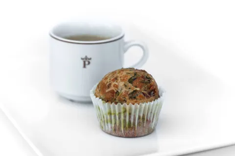 Muffin salado y su caldo Muffin salado y su caldo