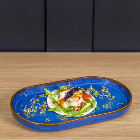 Taco de gambón a la plancha con salsa casera ahumada y huevas de salmón