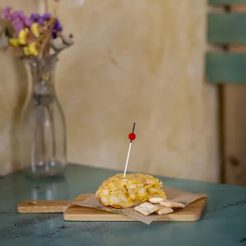 Tortilla acompañada de regañás