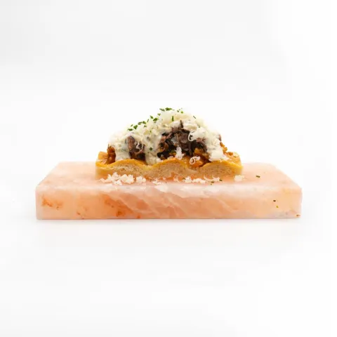 Salaílla de carrillera, calabaza, tártara y queso ahumado