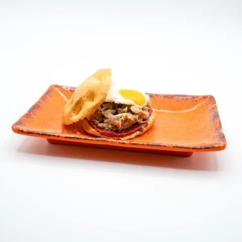 Humos de garbanzos, la pringá en su jugo de cocido y huevo de codorniz