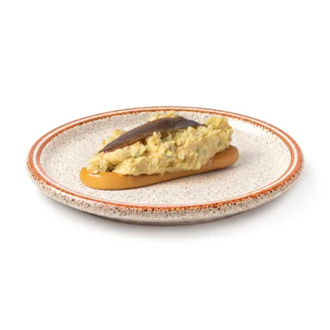 Rosquilla con ensaladilla y anchoa