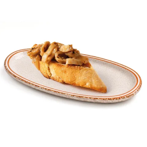 Calamar con cebolla dulce y pan crujiente