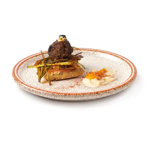 Tosta con cebolla caramelizada, ajos tiernos y figatell