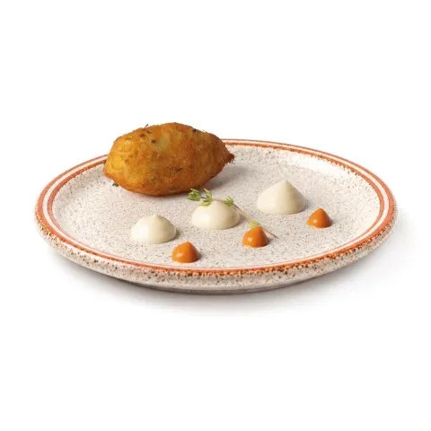 Buñuelo con alioli de ajo asado