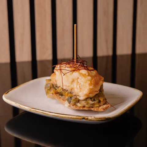 Bacalao rebozado con puerros 