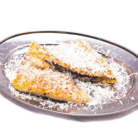 Pan con queso Havarti, tartufo y queso Grana Padano rallado