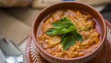 Sopa de ajo o sopa castellana: cómo prepararla en 10 minutos