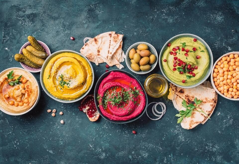 6 recetas de hummus para añadir color a tu mesa