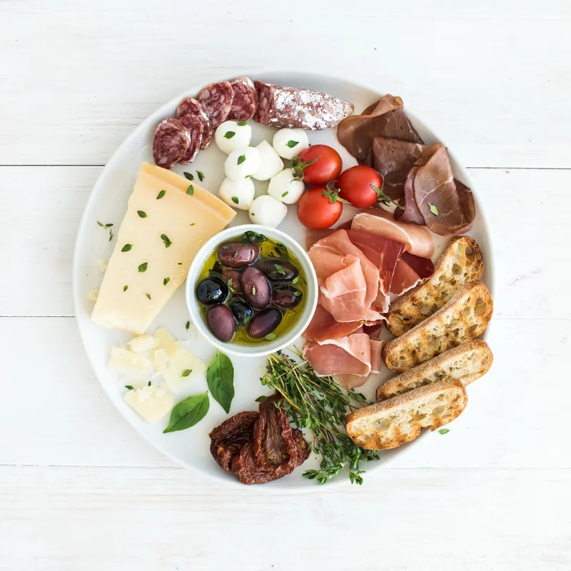 De snack plate a fenómeno: qué significa ‘girl dinner’