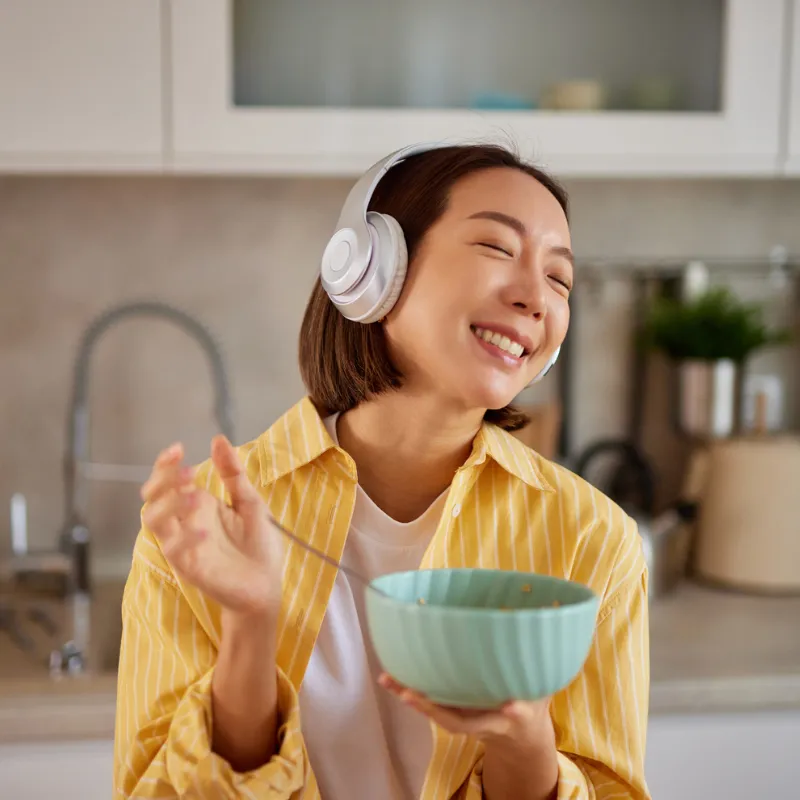 ¿Comer con los oídos? La importancia del sonido en la experiencia gastronómica 