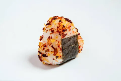 Onigiri de atún