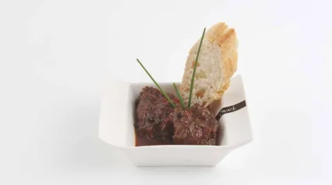 Ternera con reducción de vino tinto