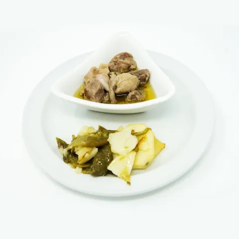 Aguja de cerdo ibérico con patatas y pimientos
