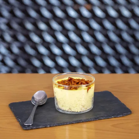 Cuscús con crema de nata al curry y carne picada cocinada con sobrasada y pimentón dulce