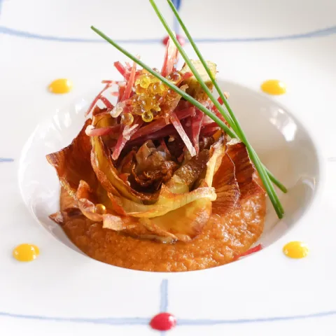 Confitada y frita con salmorejo asado y virutas de jamón ibérico