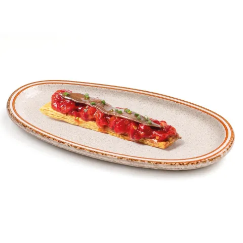 Tosta hojaldrada con pimiento caramelizado y ventresca de atún