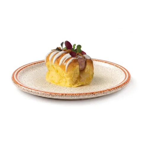 Panecillo de longaniza valenciana cocinada con cerveza