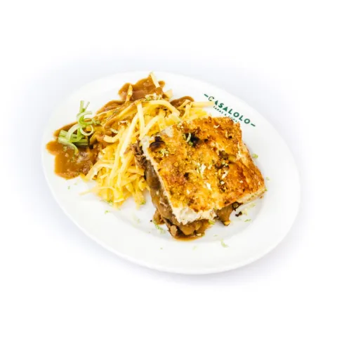 Bocadillo de carrillada, pistacho y lima