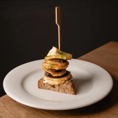 Milhojas de patata y butifarrón