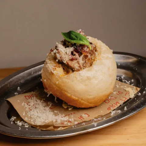 Montanarina alla Genovese con ragú napolitano de ternera y cebolla cocinado durante 8 horas