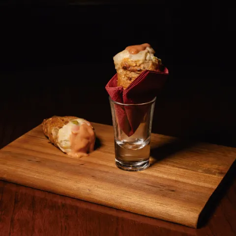 Pincho de ensaladilla con pimiento verde y anchoa