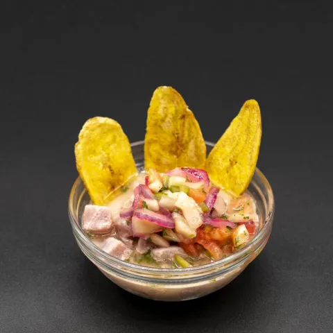 Ceviche de atún al estilo ecuatoriano
