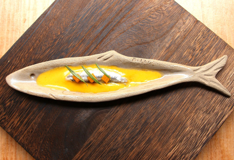 Boquerón marinado en cítricos con ajoblanco de mango