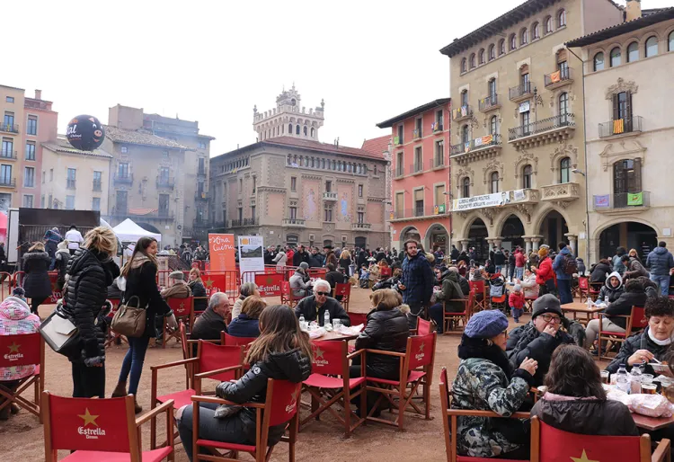 Celebra el 'Dijous Llarder' a la Plaça Major de Vic amb Osona Cuina