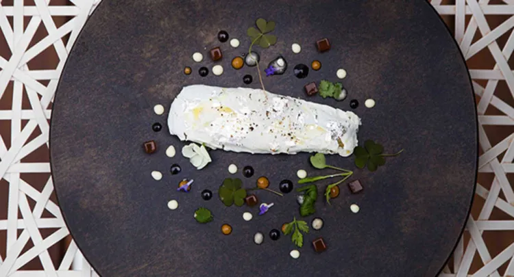 Albergínia fregida, coriandre, comí i verdolagues