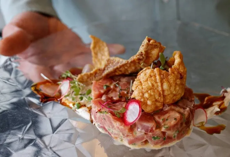 Tàrtar de tonyina amb sriratxa i salsa ponzu