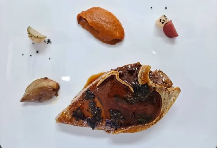 Parpatana de tonyina vermella amb adobats casolans i sofregit mediterrani