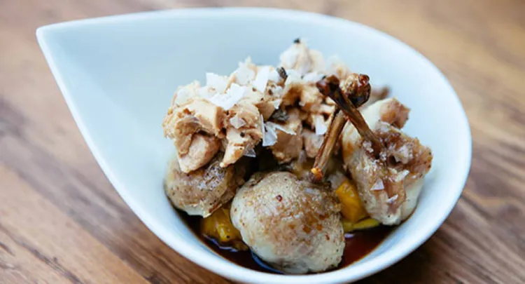 Passió de guatlla, amb foie, mango i sal de tòfona