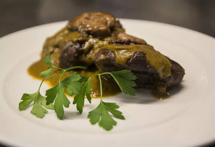 Galtes de porc ibèric amb foie d'ànec 