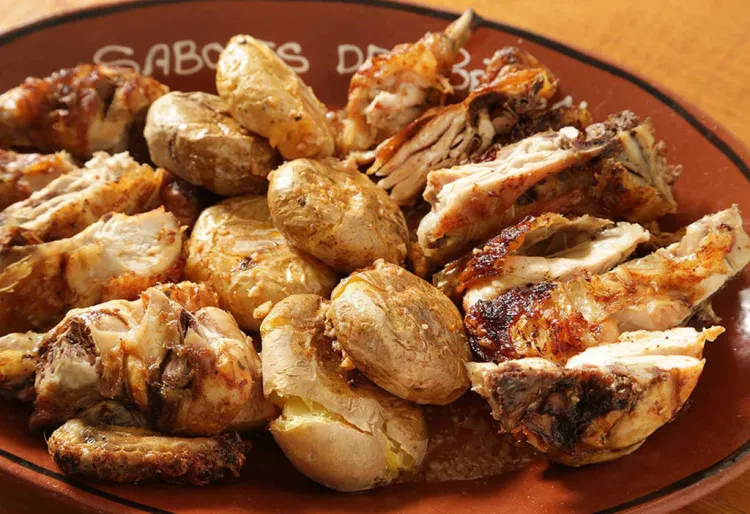 Pollastre a la brasa a la portuguesa amb patates a murro
