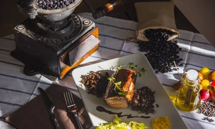 Filet amb duxelles de xampinyons i salsa de cafè: fàcil i saborós
