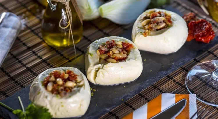 Mozzarellas rellenas: una videoreceta fácil, rápida y muy vistosa 