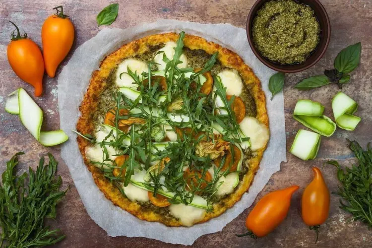 Déjate sorprender con esta deliciosa pizza de masa de coliflor, ¿te atreves?