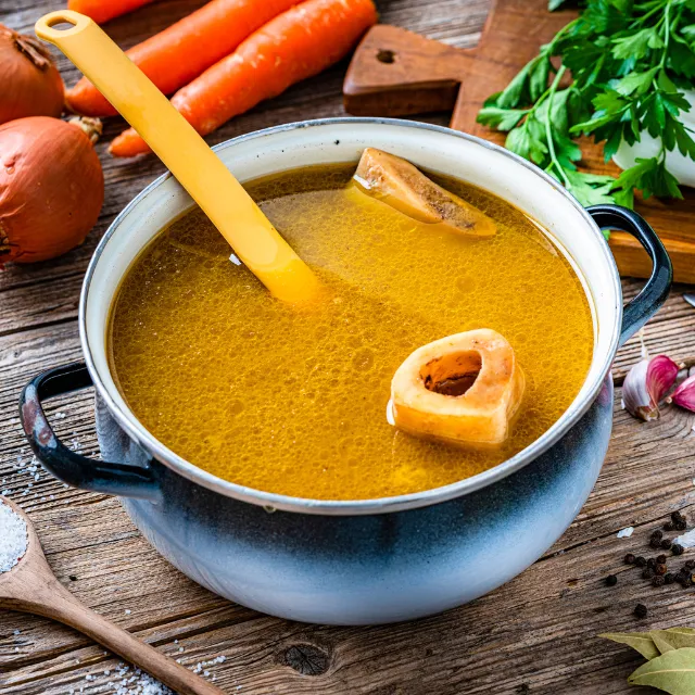 Caldo de huesos casero 