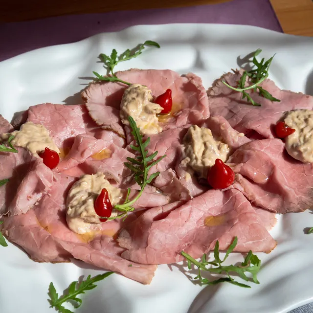 Vitello tonnato o vitel toné