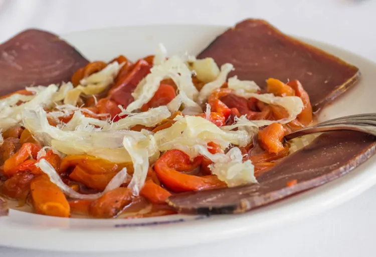 Esgarraet valencià: la frescor del mar i l'horta en un sol plat