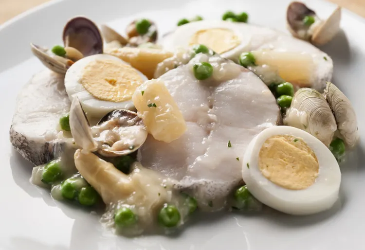 Lluç a la koxkera, un popular plat donostiarra