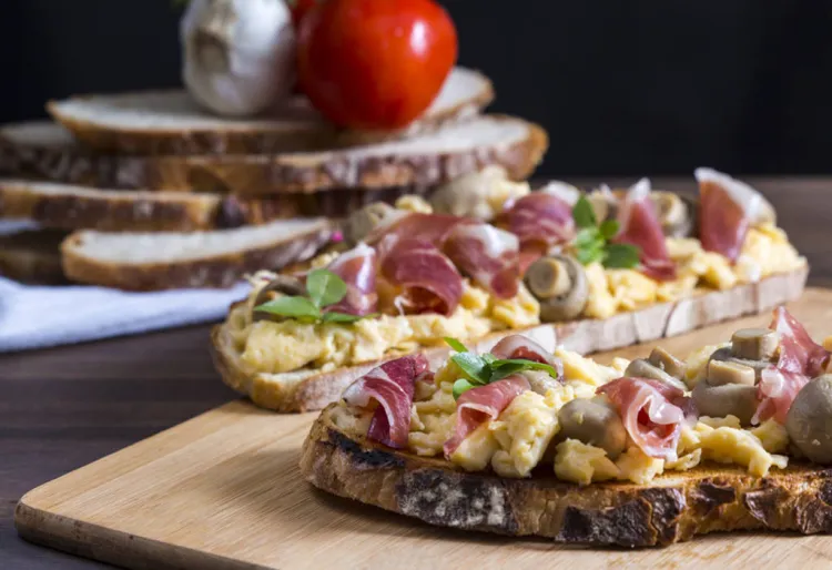 Receptes d'ous remenats i claus per preparar-los