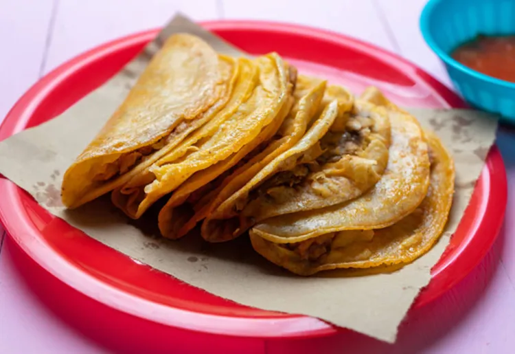 4 receptes de street-food per viatjar pel món sense sortir de casa