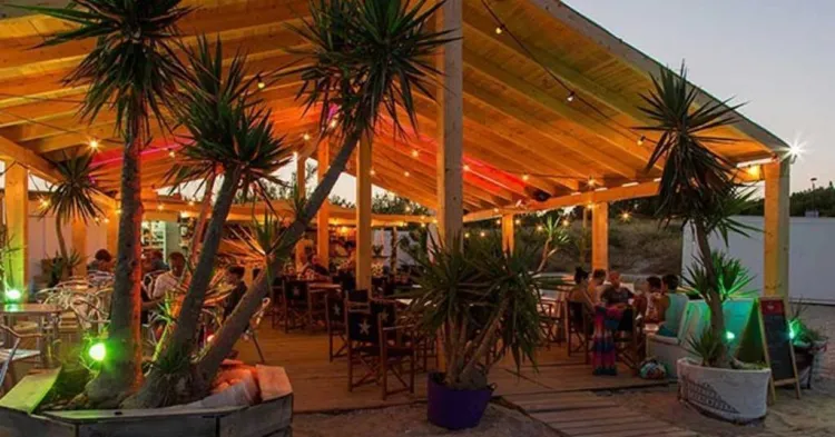 Dunes de sorra blanca i relax, en els millors xiringuitos de Tarragona