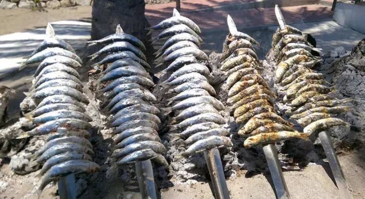 Espetos: consells per cuinar-los amb èxit i on menjar-los a Màlaga aquest estiu