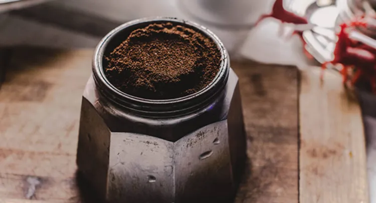 Tires les restes de cafè?